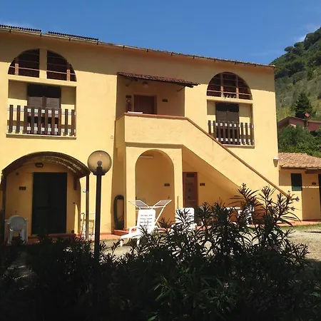 Appartamenti Lacona *