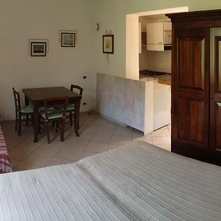 Appartamenti Lacona Kır Evi *